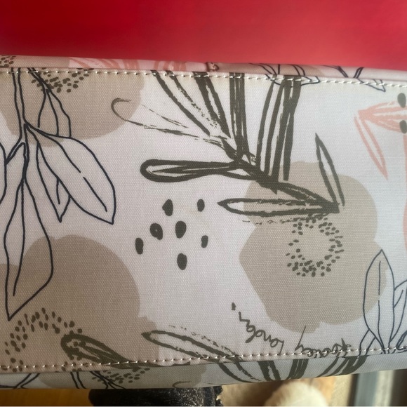 Radley London NWT get ready for spring beige Desert Floral Nylon & Leather Trim - Picture 8 of 8